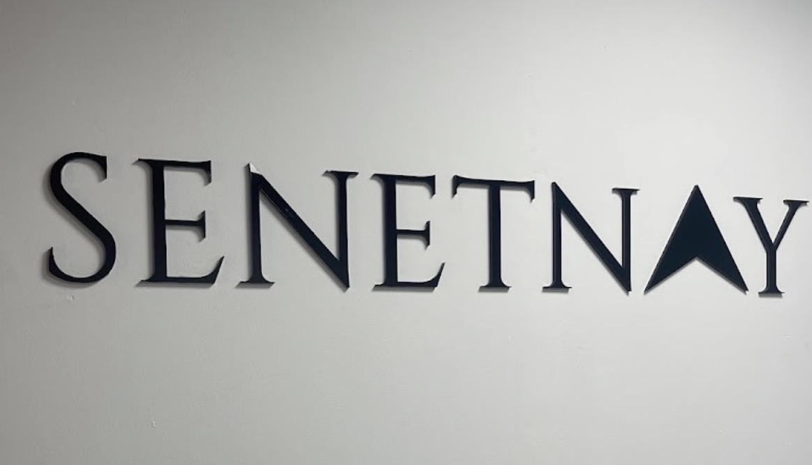 Senetnay real estate logo